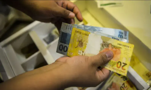 Boletim Focus projeta inflação em 5,03% e Selic a 13,75% no fim de 2026, com otimismo para pequenos negócios