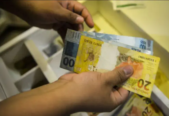 Boletim Focus projeta inflação em 5,03% e Selic a 13,75% no fim de 2026, com otimismo para pequenos negócios