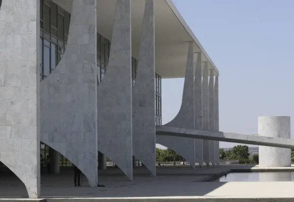 Eleições 2026: Presidente da República é chefe de Estado e de governo; vice o substitui em ausências e vacâncias