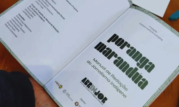 Jornalistas indígenas lançam manual inédito de comunicação com perspectiva dos povos originários