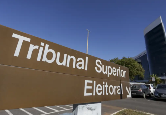 Prazo para pedido de voto em trânsito vai até 20 de agosto; solicitação deve ser feita pelo site do TSE