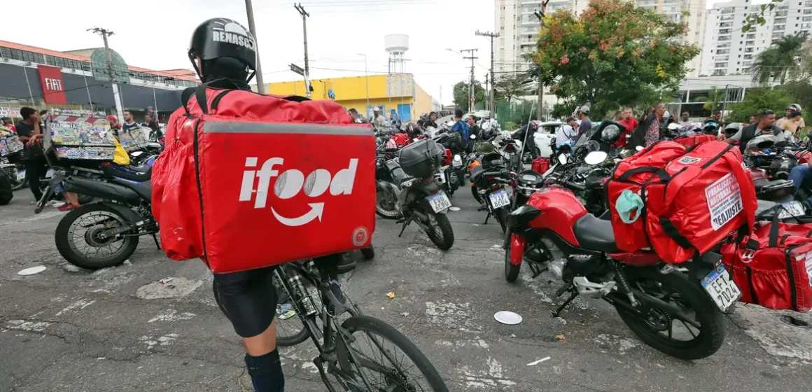 Anvisa libera venda de medicamentos por plataformas como iFood e Rappi, mas exige regulamentação específica