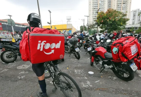 Anvisa libera venda de medicamentos por plataformas como iFood e Rappi, mas exige regulamentação específica