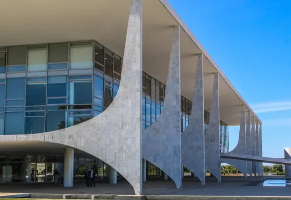 Brasil repudia revogação de visto de embaixadora nos EUA e fala em “escalada de medidas hostis”