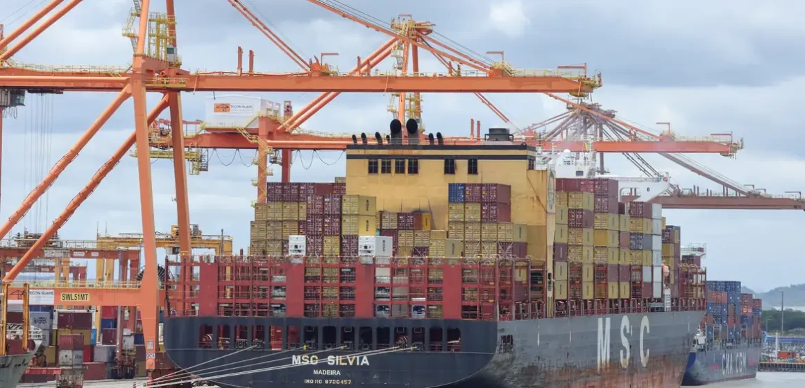 pzzb74033_9 Balança comercial brasileira registra superávit de US$ 7 bilhões em julho