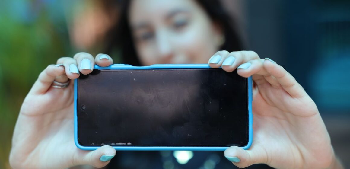 Pesquisa revela que jovens têm consciência dos excessos e pedem mudanças na internet