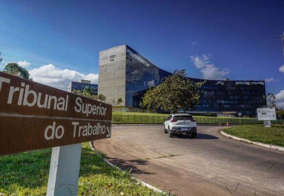 Assédio eleitoral no trabalho é crime; Justiça orienta trabalhadores a identificar e denunciar pressão política