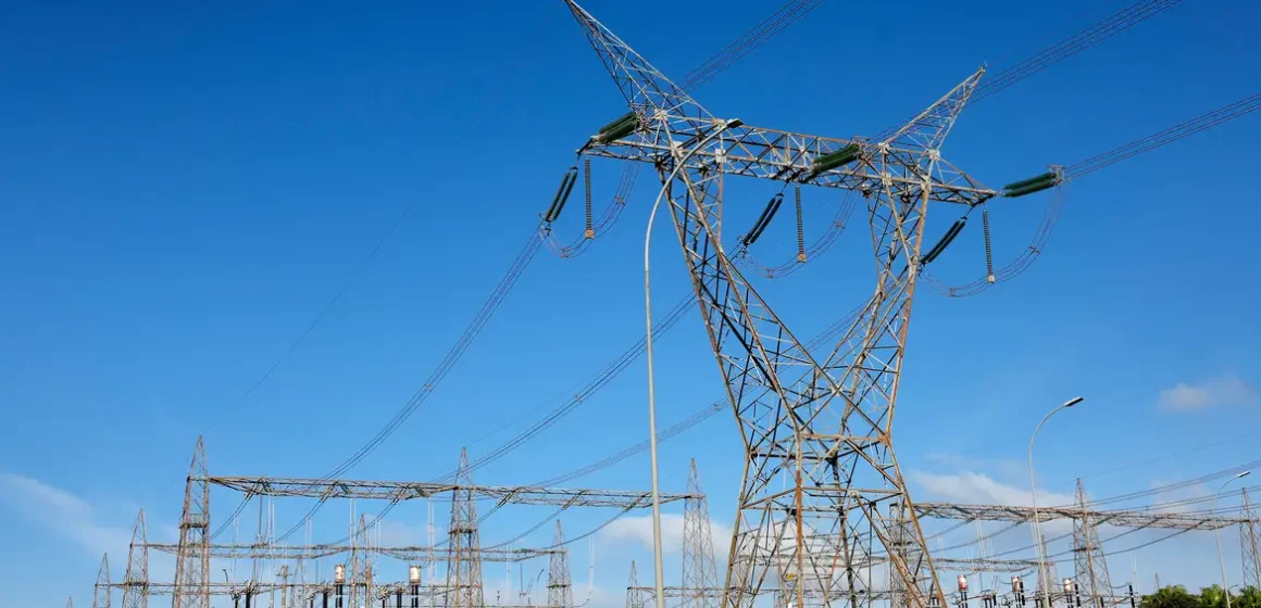 Lula assina decreto que regulamenta mercado livre de energia e amplia escolha de fornecedores