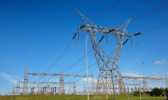 Lula assina decreto que regulamenta mercado livre de energia e amplia escolha de fornecedores
