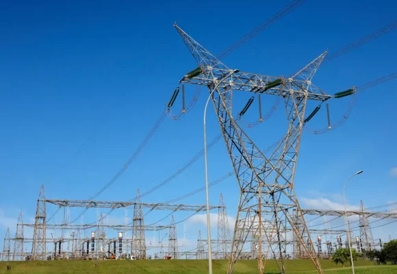 Lula assina decreto que regulamenta mercado livre de energia e amplia escolha de fornecedores