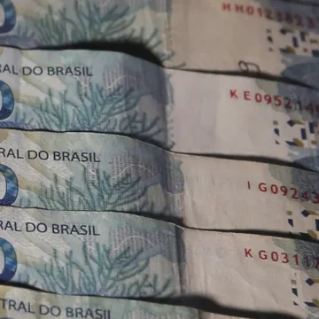 Salário mínimo deverá subir para R$ 1.741 em 2027