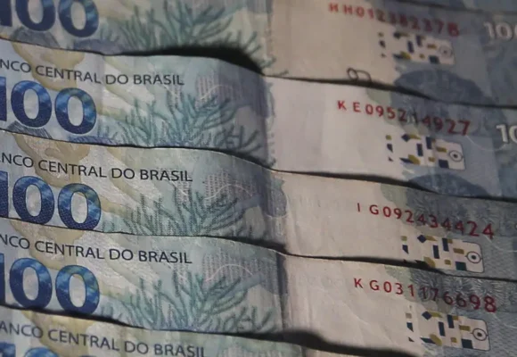 real_moedadinheiro_jfcrz_abr_1701220049_1 (1) Salário mínimo deverá subir para R$ 1.741 em 2027