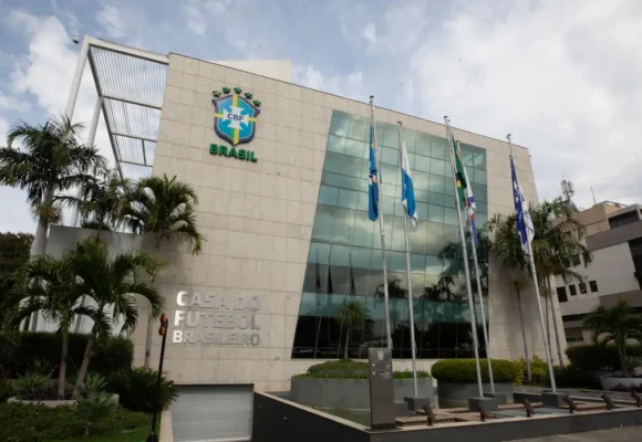 CBF e clubes aprovam novas regras para reduzir paralisações e ganhar até 6 minutos de bola rolando por jogo