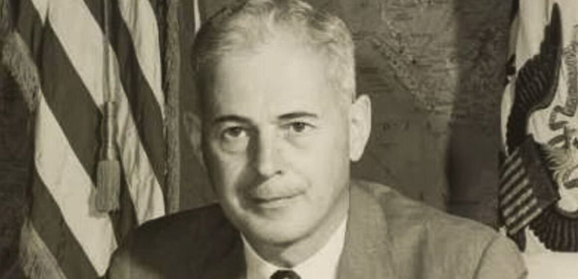 UFRJ revoga título de Doutor Honoris Causa concedido a embaixador americano em 1968