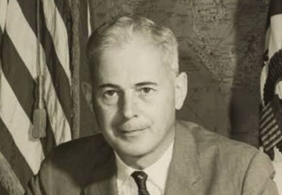 UFRJ revoga título de Doutor Honoris Causa concedido a embaixador americano em 1968
