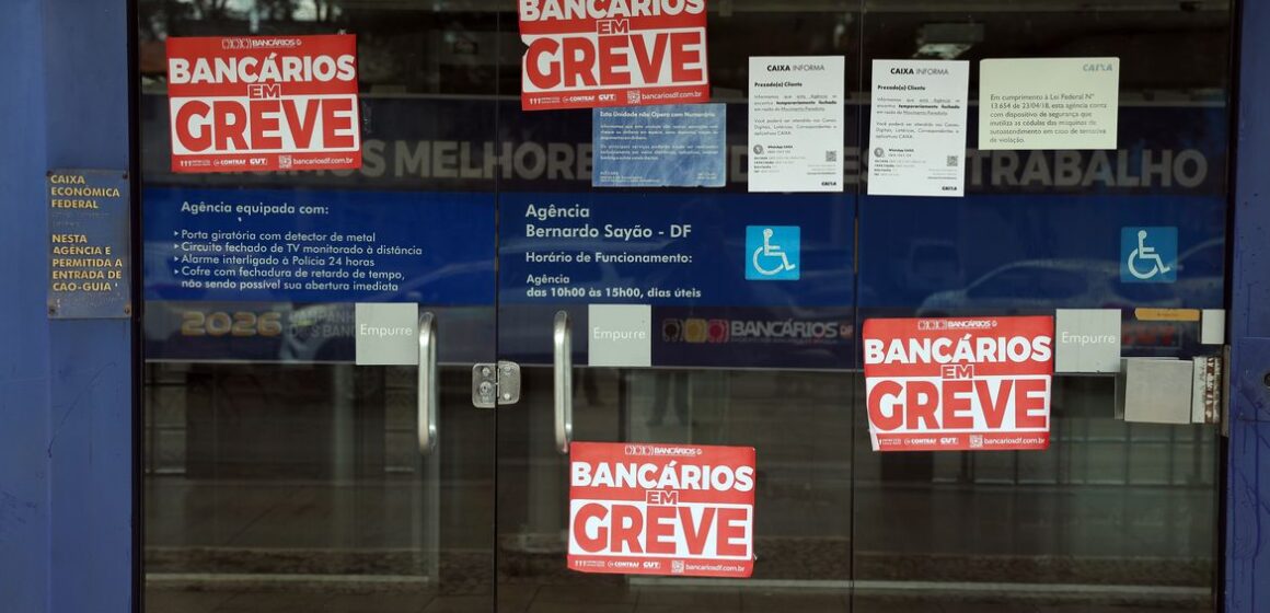 Bancários rejeitam proposta da Caixa e mantêm greve nacional