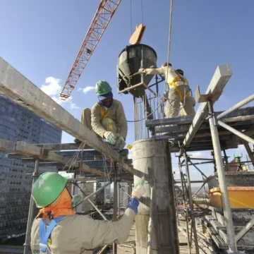 Brasil cria 165,8 mil empregos formais em agosto