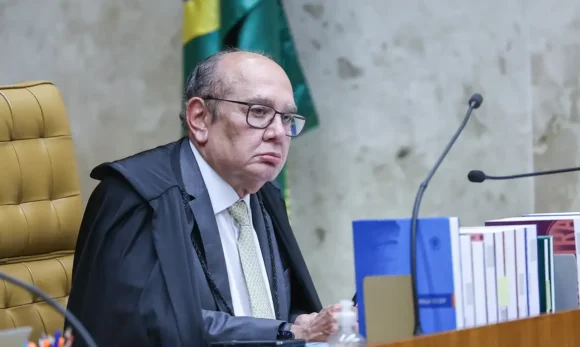 Gilmar Mendes pede vista e suspende julgamento sobre afastamento da cúpula da PF