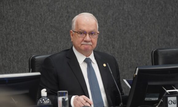 Fachin afirma que anunciará “medidas cabíveis e necessárias” após mensagens entre Vorcaro e Moraes