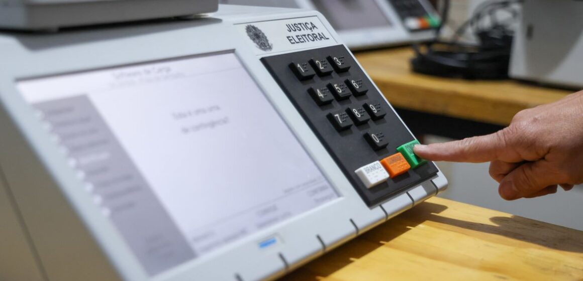 55479159518_d4fcdea6ff_6k-5 (1) Justiça Eleitoral oferece transporte gratuito e urnas adaptadas para eleitores com deficiência até 14 de setembro