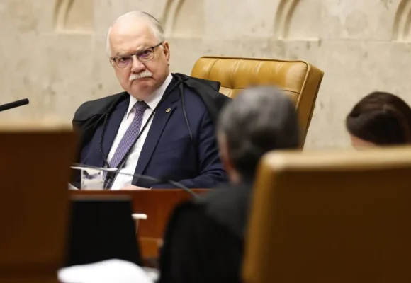 Ex-ministros e sociedade civil divulgam carta em apoio a Fachin