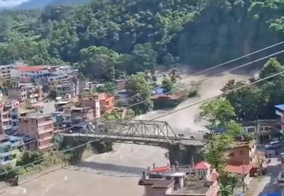 Tragédia no Nepal deixa mais de 1,2 mil mortos e milhares desaparecidos