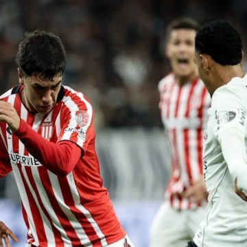 Corinthians-x-Estudiantes-Libertadores-2026-@EdelpOficial_6-1-e1789612083720 Com drama no fim, Corinthians é eliminado da Libertadores pelo Estudiantes