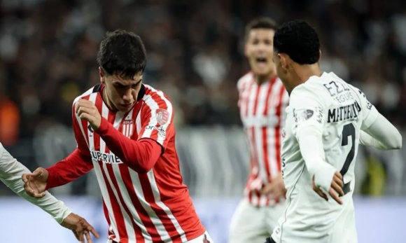 Corinthians-x-Estudiantes-Libertadores-2026-@EdelpOficial_6-1-e1789612083720 Com drama no fim, Corinthians é eliminado da Libertadores pelo Estudiantes