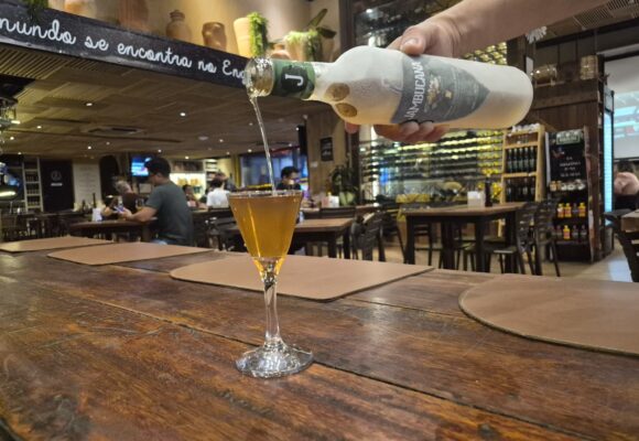 Cachaça movimenta produção de 234 milhões de litros no Brasil e reforça identidade amazônica