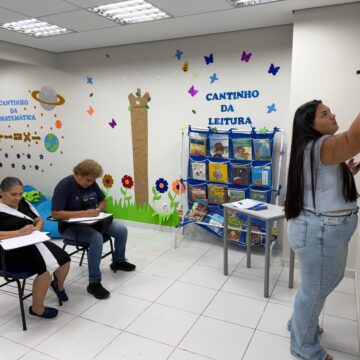 Aos 60, elas escrevem uma nova história por meio da alfabetização