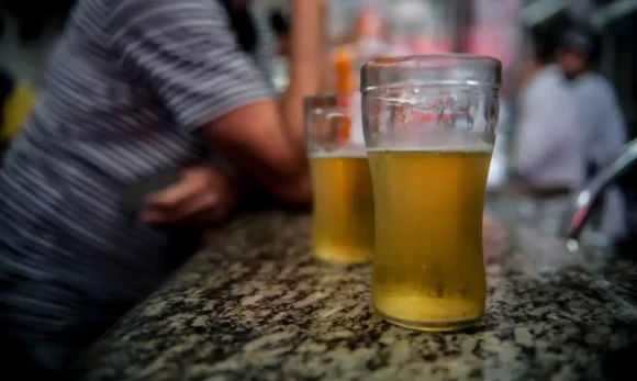 Álcool e cigarro podem causar cegueira, alertam especialistas