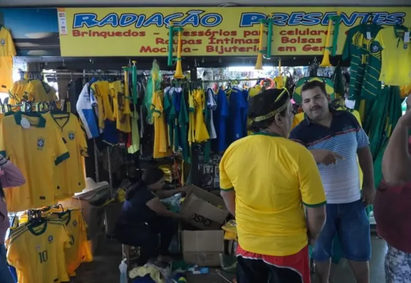 Vendas no comércio caem 0,8% em julho, com “ressaca” da Copa do Mundo