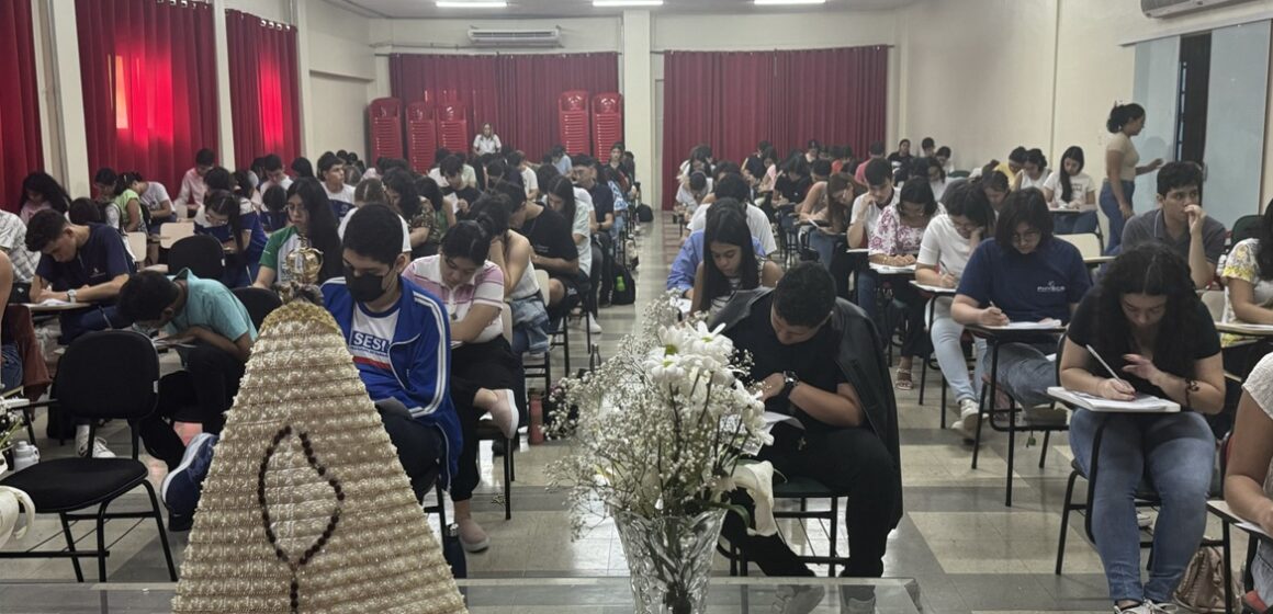 Mais de 100 estudantes participam do Concurso de redação do Círio em Belém