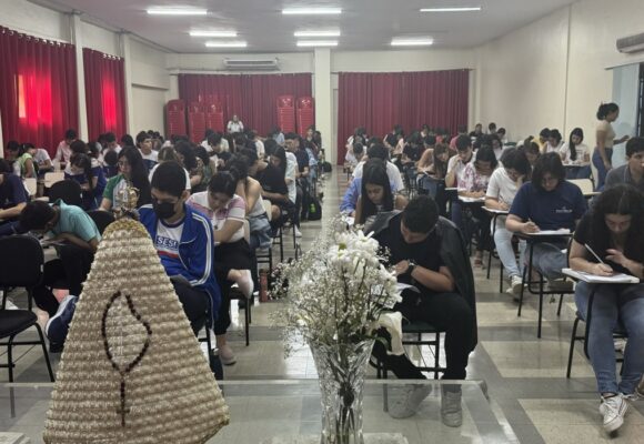 Mais de 100 estudantes participam do Concurso de redação do Círio em Belém