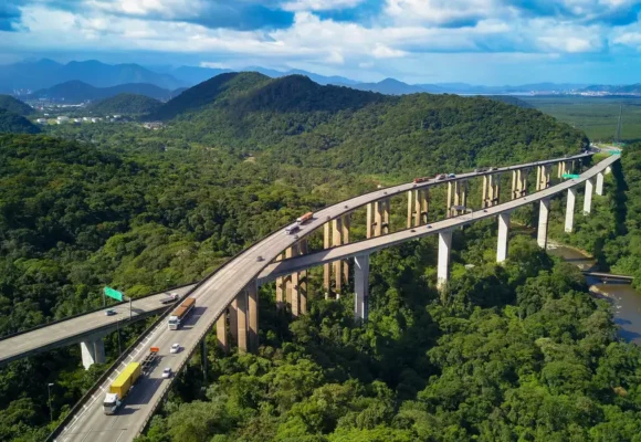 Brasil precisa mais que dobrar investimentos para reduzir déficit em infraestrutura