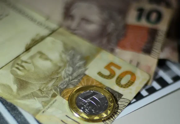 economia_1609210409_0 IBC-BR recua 0,2% em julho; resultado representa alta de 1% em um ano
