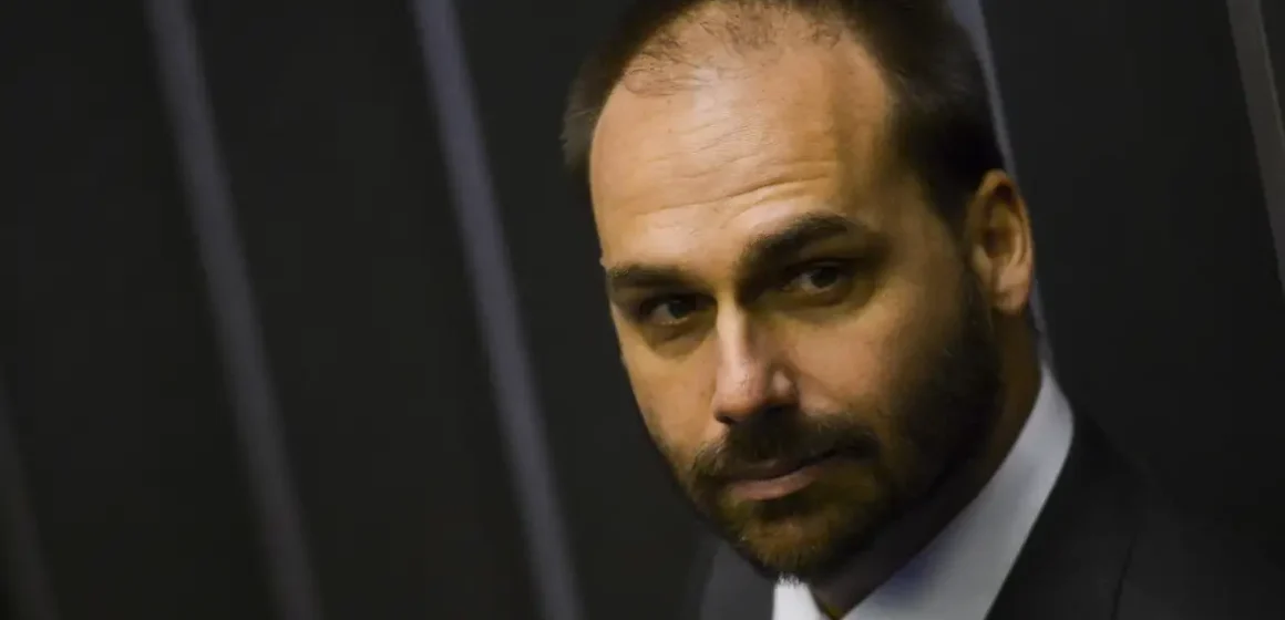mcamg_abr_01021911209 Eduardo Bolsonaro é demitido da Polícia Federal por abandono de cargo