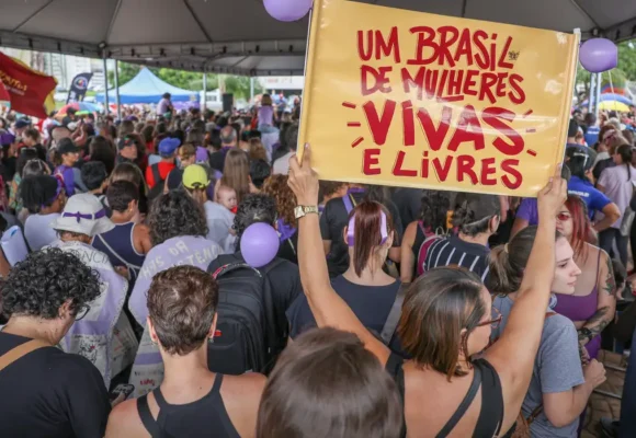 Violência muda rotina e escolhas de 98% das mulheres brasileiras