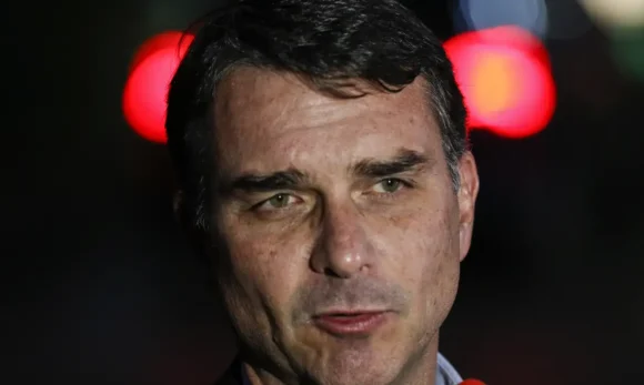 _mg_0886 PF aponta cobranças de Flávio Bolsonaro a Vorcaro por filme sobre Jair Bolsonaro