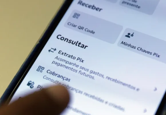 Pix tem queda de 10% nas transações após proibição de bets