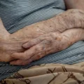 Número de lares com idosos em insegurança alimentar cai em dois anos