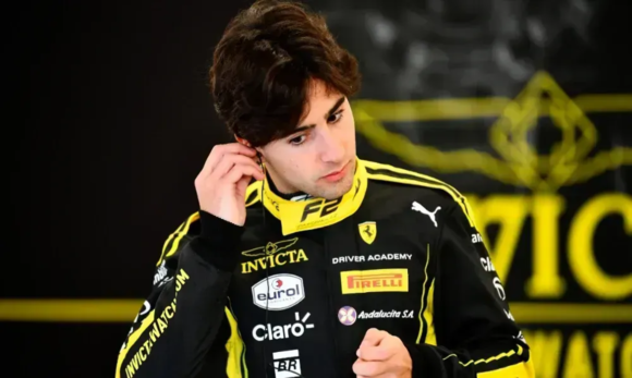 Rafa Câmara pilota Ferrari de 2025 em Ímola rumo à Fórmula 1
