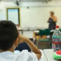 Brasil investe por aluno um terço da média da OCDE