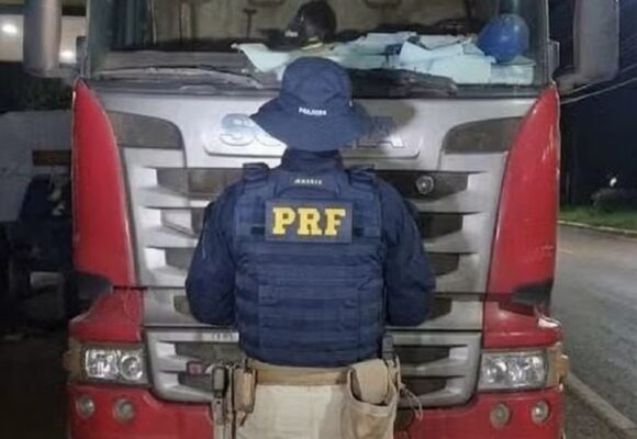 Motorista é preso com placas escondidas e suspeita de clonagem em caminhão no Pará