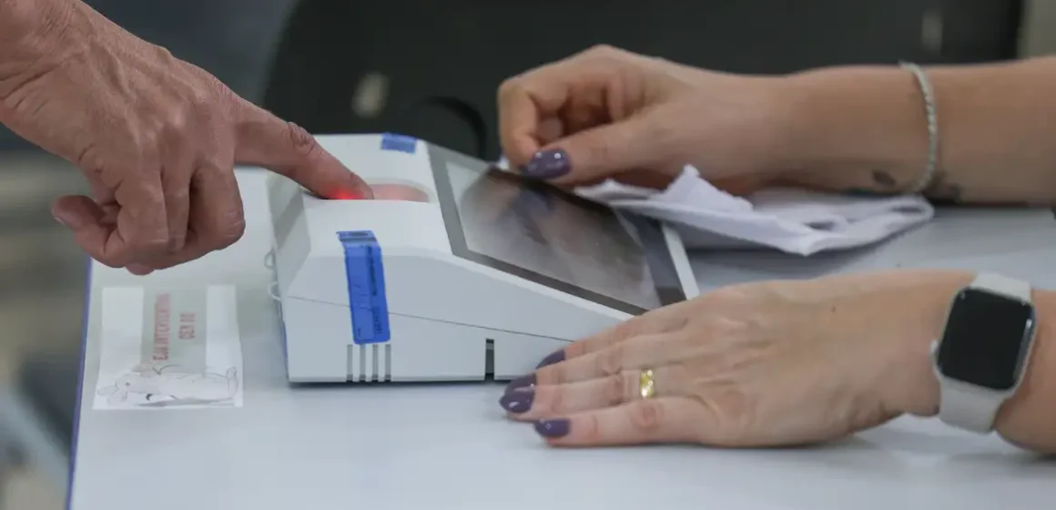 0d4a5579 Mais de 35 mil votos são registrados após as 17h no segundo turno presidencial