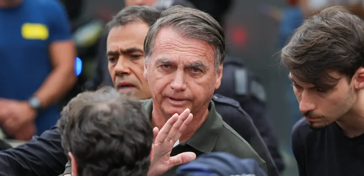 Defesa de Bolsonaro pede revisão da condenação ao STF