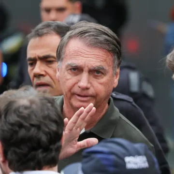 Defesa de Bolsonaro pede revisão da condenação ao STF