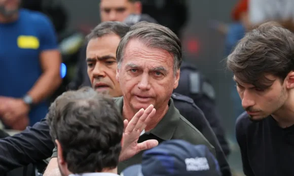 Defesa de Bolsonaro pede revisão da condenação ao STF