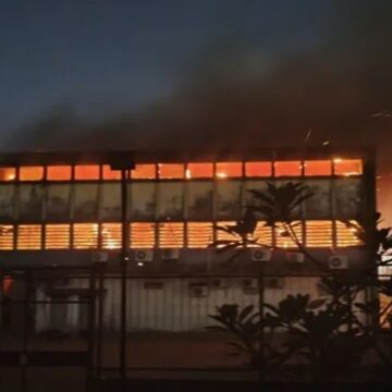 Incêndio de grandes proporções atinge prédio da Universidade Federal de Pernambuco