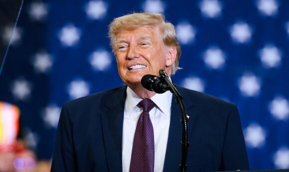 Trump afirma que acompanha de perto as eleições brasileiras